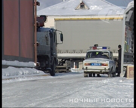 ЧП на парковке: в Екатеринбурге водитель грузовика погиб под колесами собственного авто 